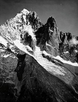 Images Dated 16th July 2009: Snow-capped peaks of the Aiguille du Dru and Aiguille Verte, Mont Blanc