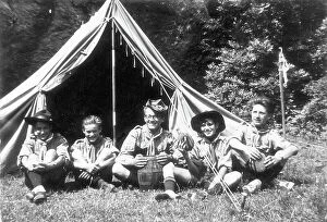 Images Dated 28th November 2006: Squadron of scouts in front of a Canadian tent