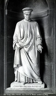 Images Dated 14th April 2010: Statue of Cosimo d Medici by Luigi Magi. The Uffizi Gallery, Florence