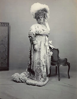 Images Dated 22nd February 2012: Studio portrait of a woman in period dress