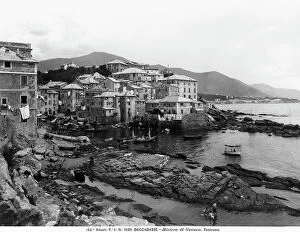Images Dated 7th April 2004: Suburb of Boccadasse