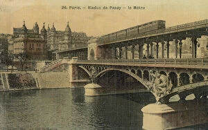 Images Dated 28th November 2006: The subway crossing the Passy bridge, Paris, ca. 1910