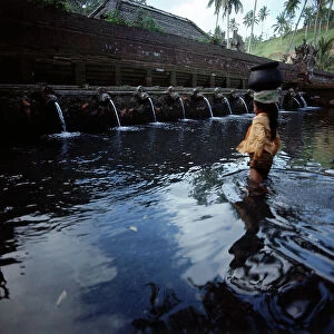 Images Dated 1st July 2011: Sunda Islands. Island of Bali. A sacred source of fresh water