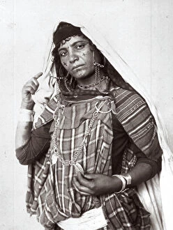 Images Dated 22nd November 2007: Three-quarter-length portrait of a young Berber woman in ethnic clothes
