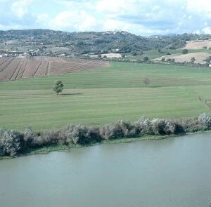 Images Dated 18th December 2007: The Tiber river in the countryside of Lazio