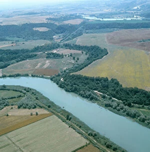 Images Dated 18th December 2007: The Tiber river in the Lazio countryside