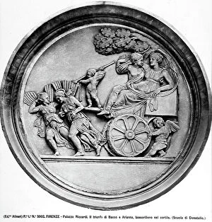 Images Dated 10th January 2011: Tondo with a bas-relief of the Triumph of Bacchus and Ariadne, mythological subject matter