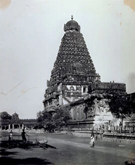 Images Dated 28th November 2011: A tower of the Sacred Citadel built in honor of Siva Sundareshvaro in Madurai, India