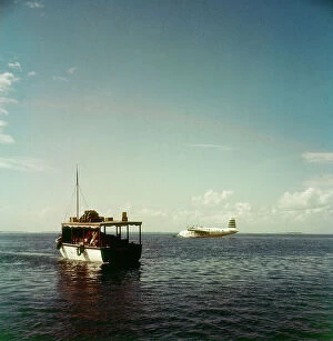Images Dated 10th January 2012: Tuamotu Islands. Links with seaplanes between the atolls