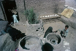 Images Dated 11th October 2011: Upper Egypt, Luxor, in the village of Gurna in the patios of the houses the women spin wool with