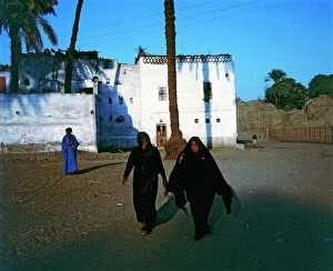 Images Dated 13th October 2011: Upper Egypt, Luxor, two women with the classic black dress walking down the street of a village