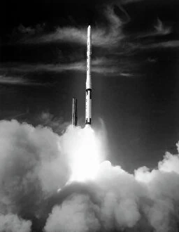Images Dated 14th December 2009: U.S. Air Force space missile launch