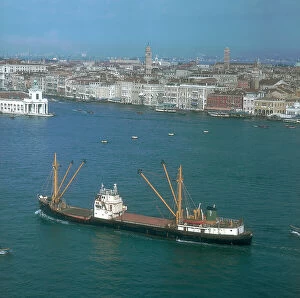 Images Dated 22nd December 2006: Venice, transport ship at the ancient 'Dagano del mar'