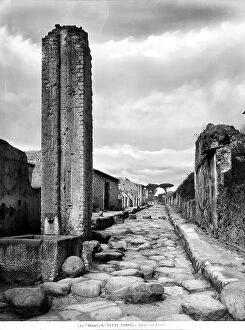 Images Dated 11th March 2010: Via Vesuvio in Pompeii