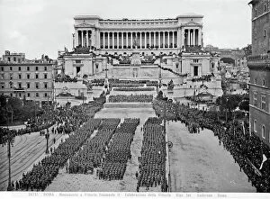 Images Dated 16th February 2011: The Victorian during a military parade in Rome