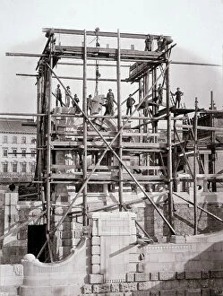 Images Dated 27th May 2009: Vienna: workers and building contractors on a scaffolding during the works for a building