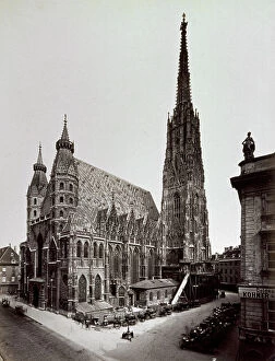 Images Dated 27th May 2009: The viennese cathedral dedicated to Saint Stephen and view of Stephansplatz
