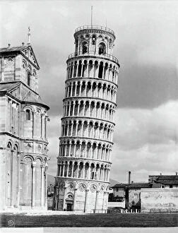 Images Dated 1st April 2011: View of the bell tower in Piazza dei Miracoli, Pisa