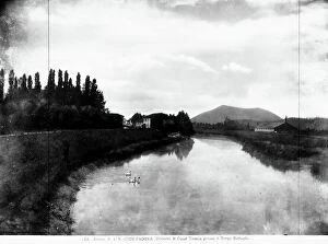 Images Dated 21st July 2009: View of the Canal Tronco near Borgo Battaglia in Padua. In the foreground, some lake vegetation