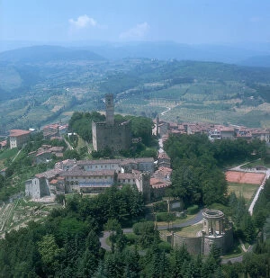 Images Dated 21st December 2006: View of Castello di Poppi in the Casentino valley