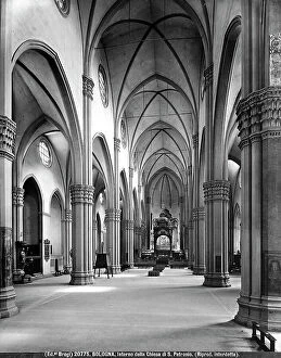 Images Dated 20th December 2010: View of the central nave of the Cathedral of Saint Petronius in Bologna