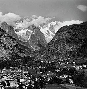 Images Dated 11th May 2009: View of Courmayeur, Aosta