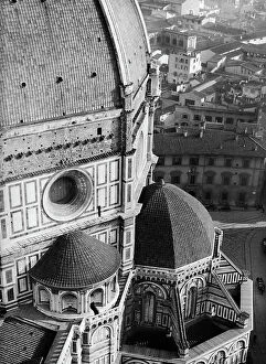 Images Dated 24th September 2009: View of the exedras and of part of the dome of Santa Maria del Fiore in Florence