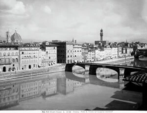 Images Dated 20th May 2010: View of Florence and the Ponte Santa Trinita from Lungarno Acciaiuoli