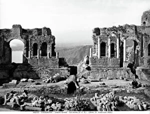 Images Dated 11th September 2008: View of the Greek Theatre of Taormina