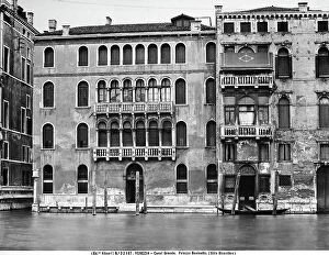 Images Dated 17th April 2012: View of Palazzo Businello on the Grand Canal, Venice