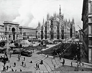 Images Dated 3rd April 2012: View with people of the Piazza Duomo in Milan