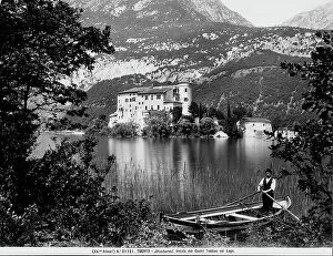 Images Dated 22nd April 2011: View with people of Toblino Castle on the lake