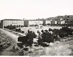 Vista de la Plaza Cavour en Ancona