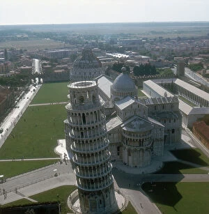 Images Dated 2nd January 2007: View of the Piazza dei Miracoli