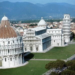Images Dated 6th December 2007: View of Piazza dei Miracoli, Pisa