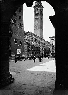 Images Dated 19th June 2009: View of Piazza dei Signori, Verona