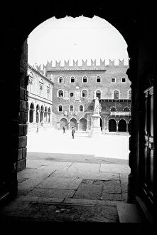 Images Dated 19th June 2009: View of Piazza dei Signori, Verona
