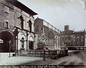 Images Dated 20th December 2010: View of Piazza Maggiore in Bologna. In the foreground the Neptune Fountain