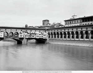 Images Dated 20th May 2010: View of the Ponte Vecchio and the Lungarno Archibusieri in Florence