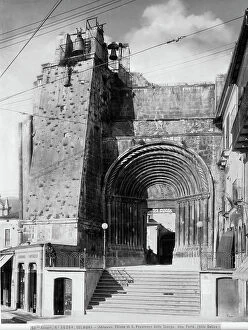 Images Dated 28th April 2009: View of the portal of the Church of St. Francesco della Scarpa in Sulmona