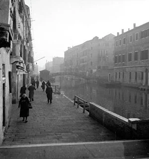 Images Dated 4th May 2010: View of a sidewalk along a canal in Venice