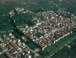 Images Dated 13th December 2006: View of Soave: the Castle and the city walls
