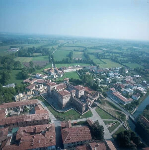Images Dated 13th December 2006: View of Soncino Castle