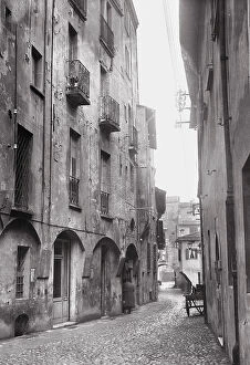Images Dated 4th June 2003: View of a street in Bologna