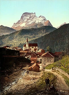 Images Dated 15th March 2010: View of the village of San Vito del Cadore in Tirol. In the background, Mount Pelmo
