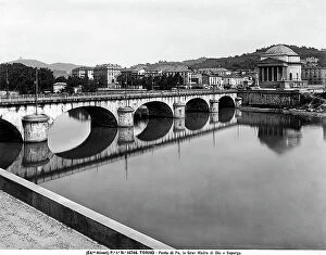 Images Dated 28th December 2012: View of Vittorio Emanuele I Bridge and the Great Mother of God at Turin
