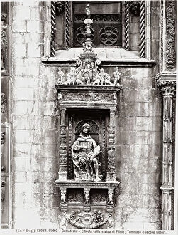 Images Dated 4th March 2008: Wall niche with the statue of a famous figure from Como, Caius Pliny the Second, the Elder