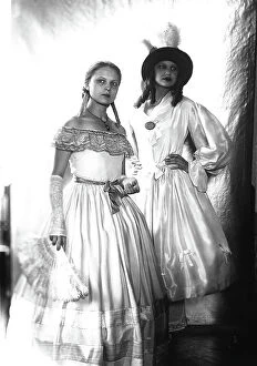 Images Dated 3rd August 2009: Wanda and Marion Wulz in nineteenth century dress on the occasion of a masked ball