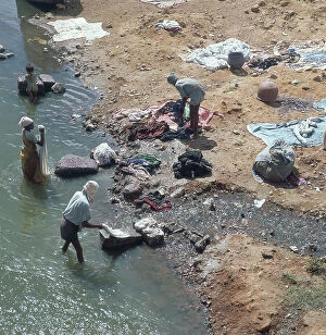 Images Dated 5th June 2007: Washing clothes in the river, Madras, state of Tamil Nadu, India