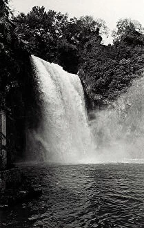 Images Dated 29th April 2011: Waterfall of the Liris River in Isola del Liri
